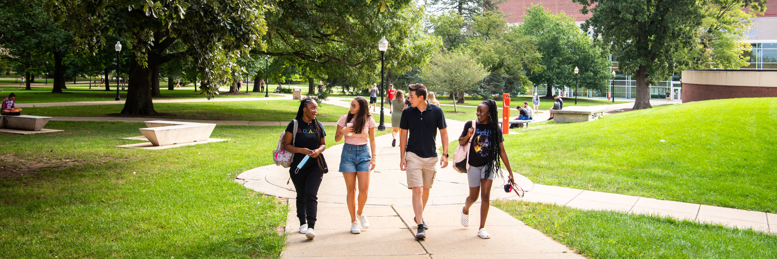 Students walk across the quad togther, chatting.